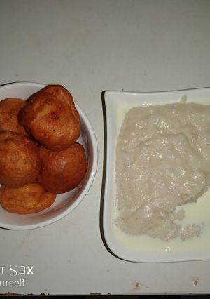 A picture of Tomato sautéed bean cake and groundnut rice puddy.