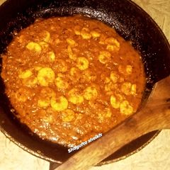 A picture of Red prawn gravy in frying pan 🍳.