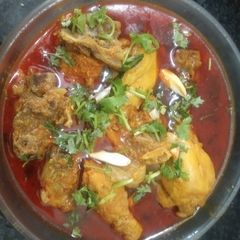 A picture of Spicy Garlic Chicken Curry.
