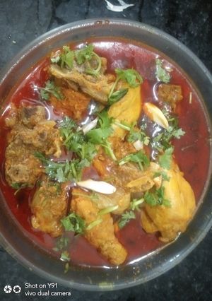 A picture of Spicy Garlic Chicken Curry.