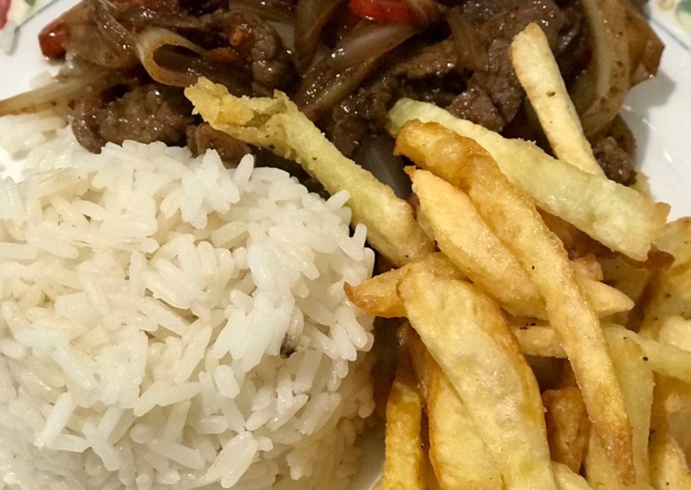 Lomo saltado peruano