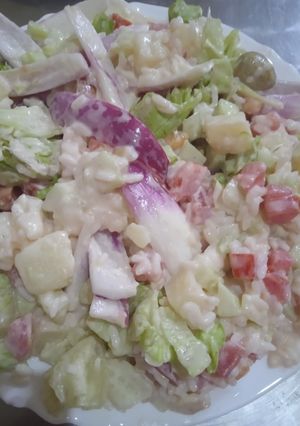صورة لوصفة 🥒 سلطة صيفية بالارز خفيفة 🥕 وبنينة 🍅