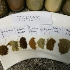 A picture of 7 spices.