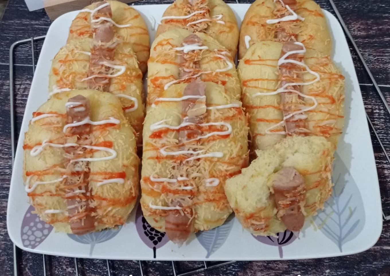 Roti Kentang Sosis