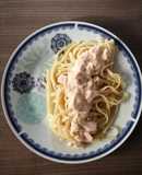 Salmón a la crema con tallarines