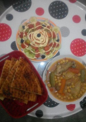 صورة لوصفة حمص بالخضار والدجاج