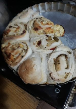 Una foto de Arrolladito de cebolla, PIMIENTO y queso para una cervecita