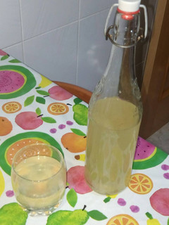 Una foto de Infusión de jengibre, limón y miel
