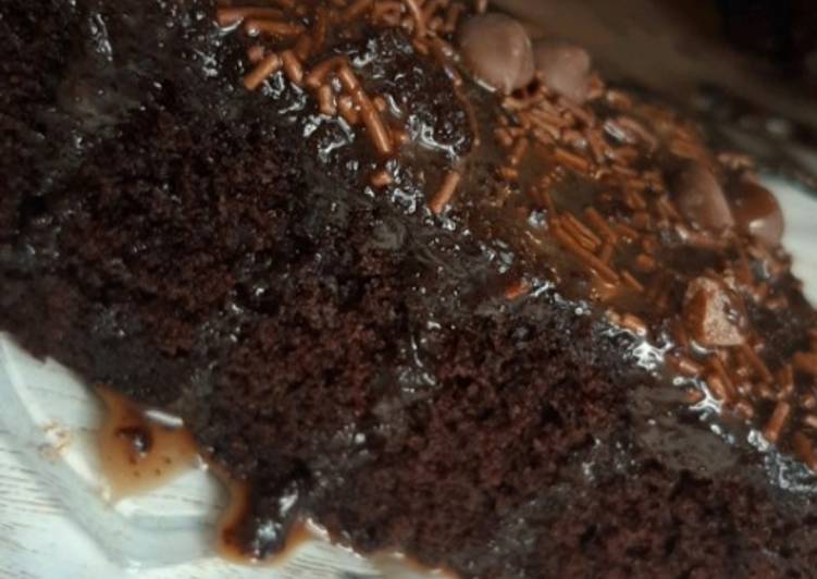 Yummy  chocolate cake with sauce
