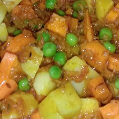 A picture of Carrot Potato peas vegetable.