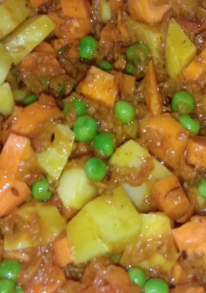 A picture of Carrot Potato peas vegetable.