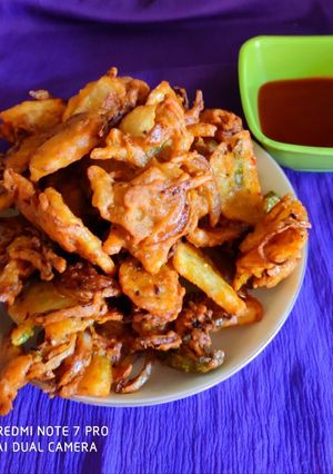चटपटी प्याज पकोड़े भजिया (Chatpati pyaz pakode bhajiya recipe in hindi) रेसिपी मुख्य फोटो