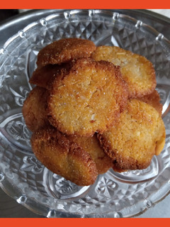 मीठी मठरी (Meethi mathri recipe in hindi) रेसिपी मुख्य फोटो