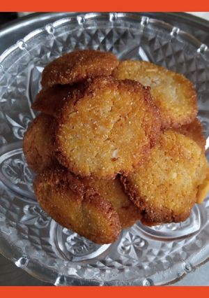 मीठी मठरी (Meethi mathri recipe in hindi) रेसिपी मुख्य फोटो