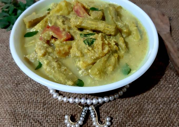 Avial Kerala style mixed vegetable curry with coconut & curd