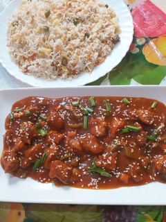 A picture of Chicken mancunian with Chinese rice.