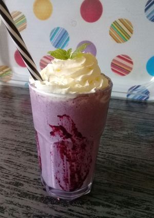 A picture of Blueberry milkshake.