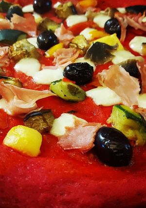 Foto di Pizza senza glutine con impasto alla barbabietola