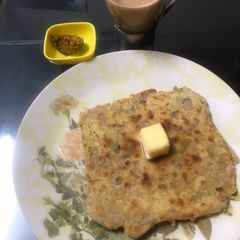 A picture of Besan Paratha.