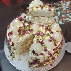 A picture of Rasmalai Cake.