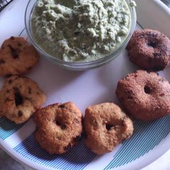 A picture of Sooji Vada with Chutney.