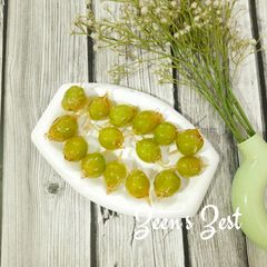 A picture of Shine Muscat Tanghulu/Chinese Candied Fruits.