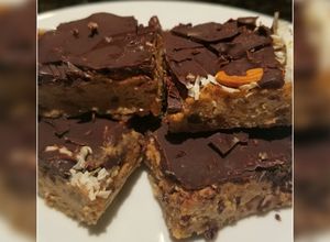 Una foto de Barra de Almendras y Dátiles (Snickers bar Almond)