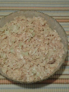 Una foto de Ensalada de col con queso