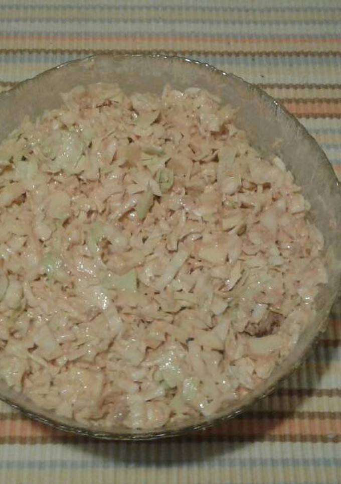 Una foto de Ensalada de col con queso