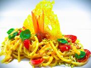 Una foto di pasta allo zafferano e cipolla