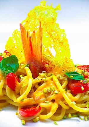 Foto di Spaghettoni con Triglia, Crema di Peperoni Piccante e Datterini Confit