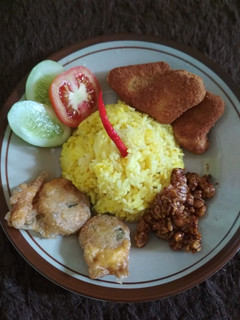 Foto resep Nasi kuning sederhana untuk Ultah (rice cooker)