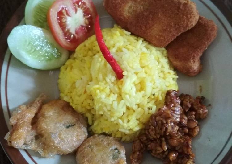 Nasi kuning sederhana untuk Ultah (rice cooker)