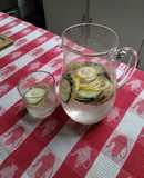 Agua con sabor, pepino, limón y jengibre
