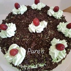 A picture of Black Forest Cake.