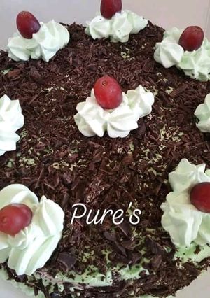 A picture of Black Forest Cake.