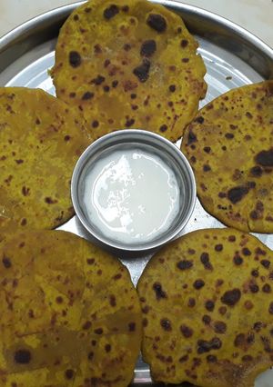 બટાકા ફલાવર ના પરાઠા(Potato Gobiflower Recipe In Guajarati) રેસીપી મુખ્ય ફોટો