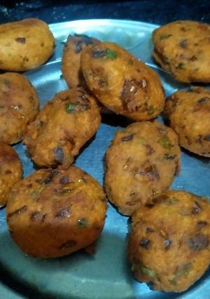 A picture of Besan cutlets.