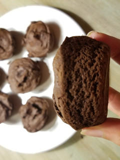 Una foto de Muffins de palta y choco amargo (low carb y sin tacc)