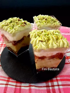Una foto de Vasitos de tiramisú de pistacho