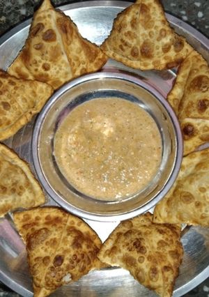 क्रिस्पी आलू मटर समोसा (crispy aloo matar samosa recipe in Hindi) रेसिपी मुख्य फोटो