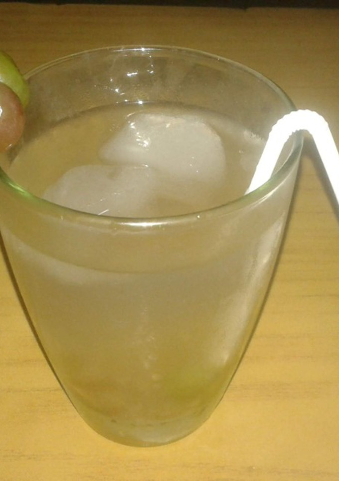 Una foto de Agua saborizada de uva