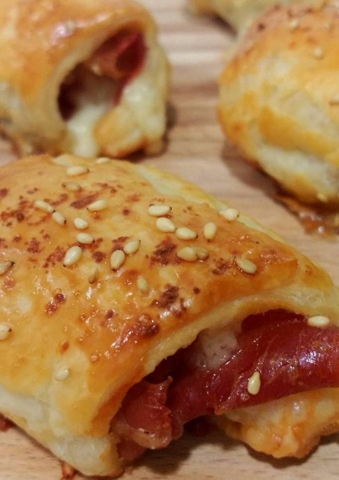 Una foto de Saladitos de jamón serrano y queso