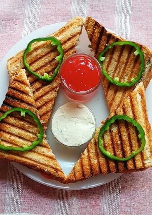 A picture of Cheese spread salad grilled sandwich.