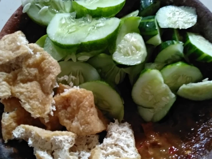 Langkah Mudah untuk Membuat Resep Rujak petis pakai gula yang Lezat Sekali Anti Ribet, Bikin Ngiler