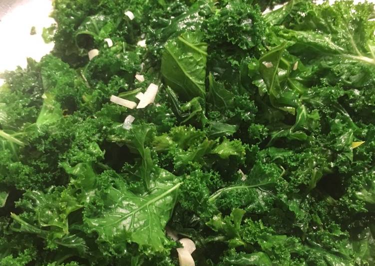 Easiest Way to Prepare Homemade Sautéed garlic kale