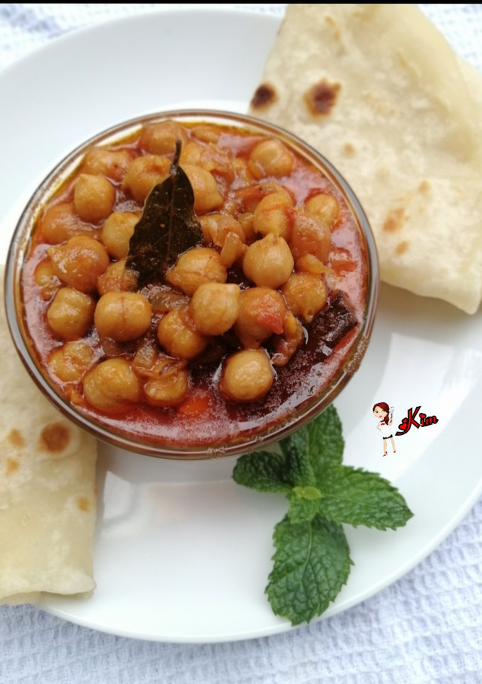 A picture of Chickpea Curry.