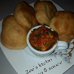 A picture of Kubza and tomatoes sauce.