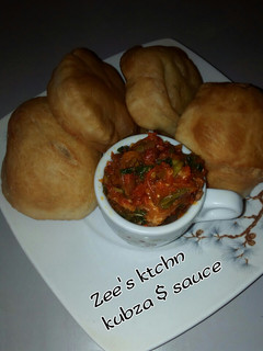 A picture of Kubza and tomatoes sauce.