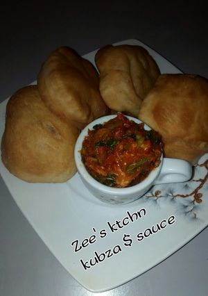 A picture of Kubza and tomatoes sauce.
